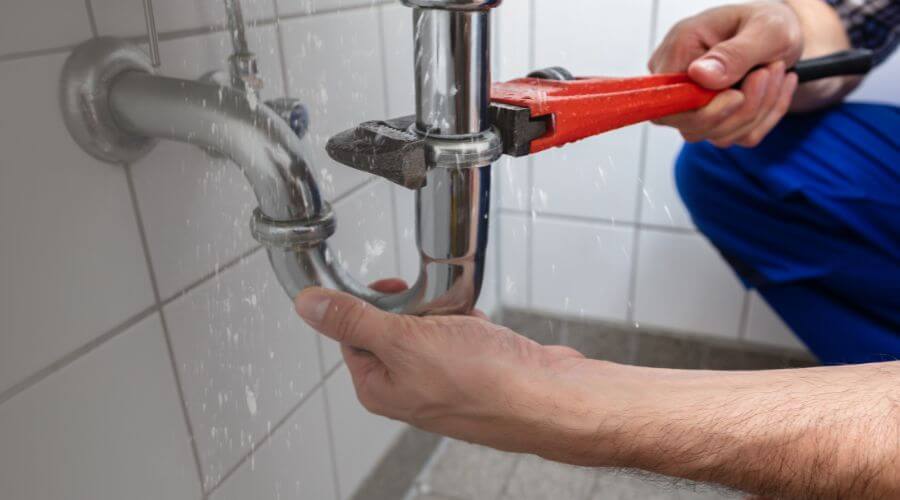 Expert burst pipe repair services in Hawkeye, IA